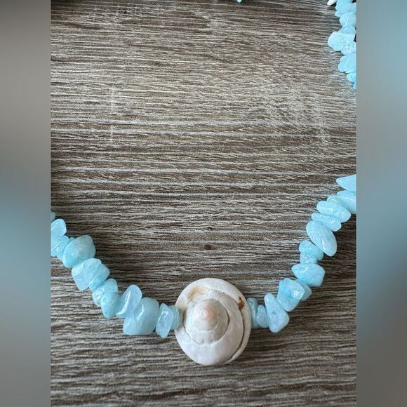 Blue and White Shell Necklace A1213 - Picture 3 of 5